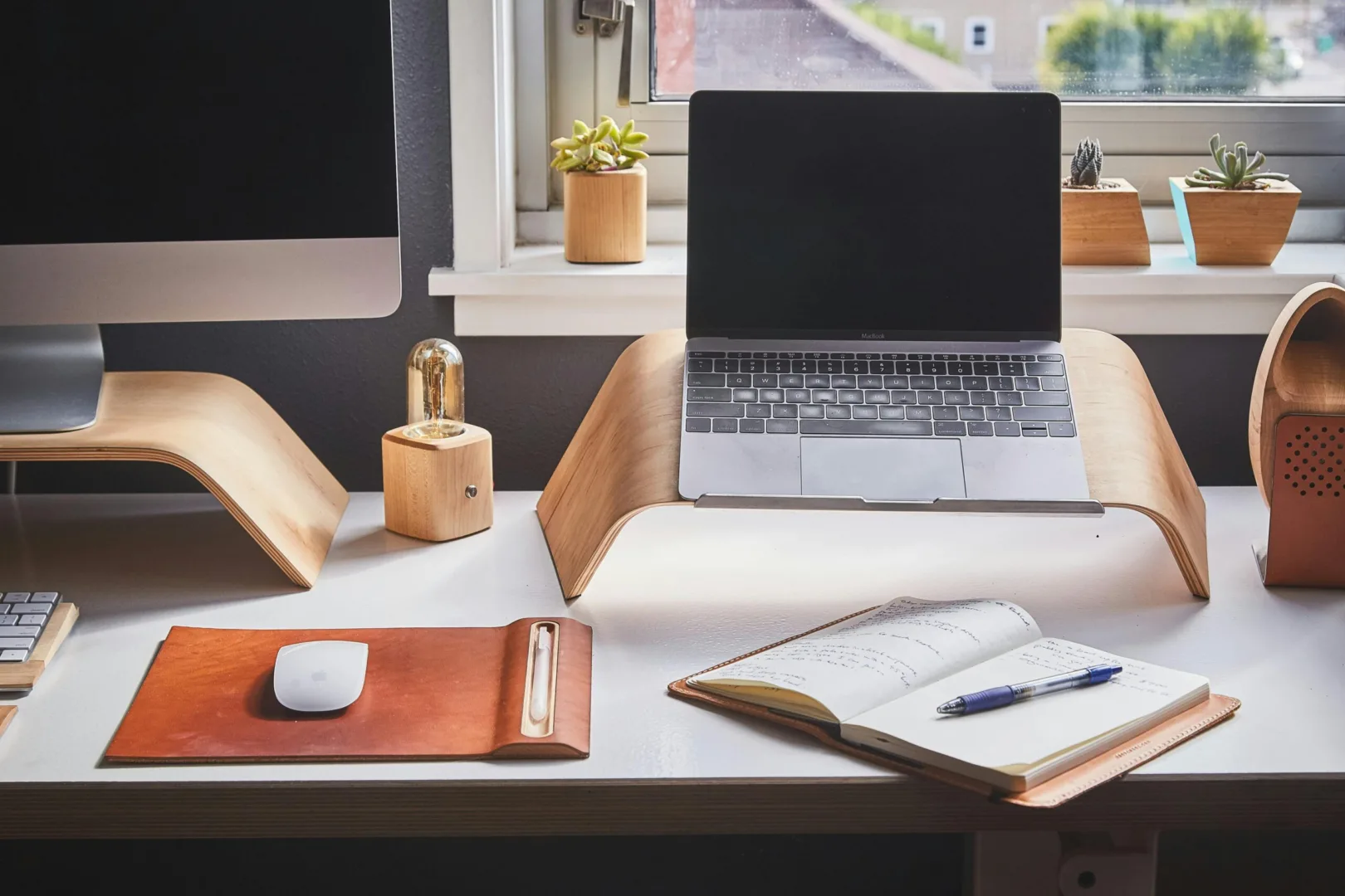 8-Ways-to-Organise-Your-Devices-For-Productivity-scaled.jpg